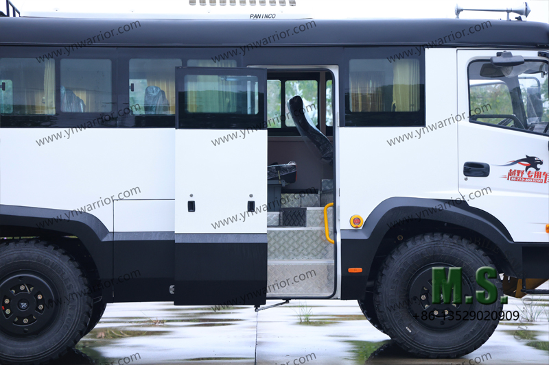 Dongfeng 4x4 Off-Road Bus 3-step-