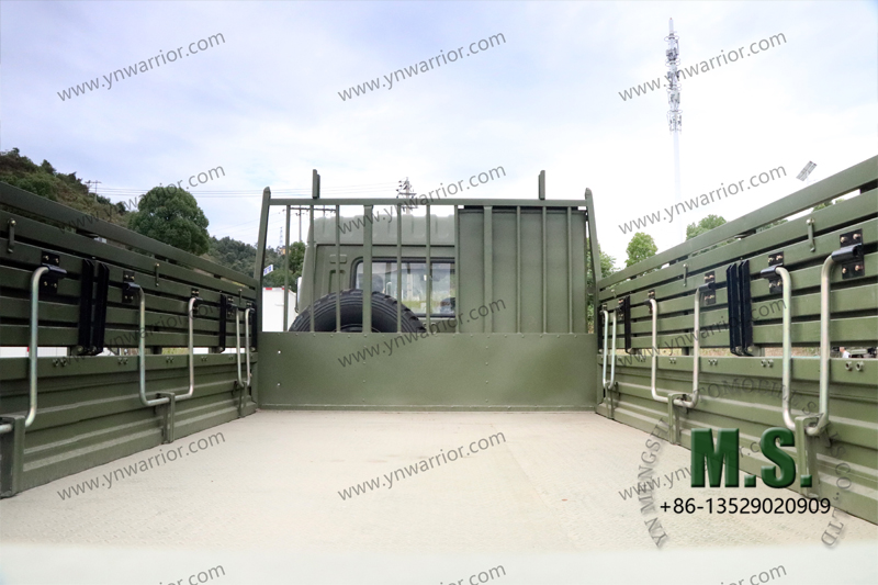 စစ်တပ်ထရပ်ကားဘေးထွက်ခေါက်နိုင်သောသတ္တုထိုင်ခုံ 