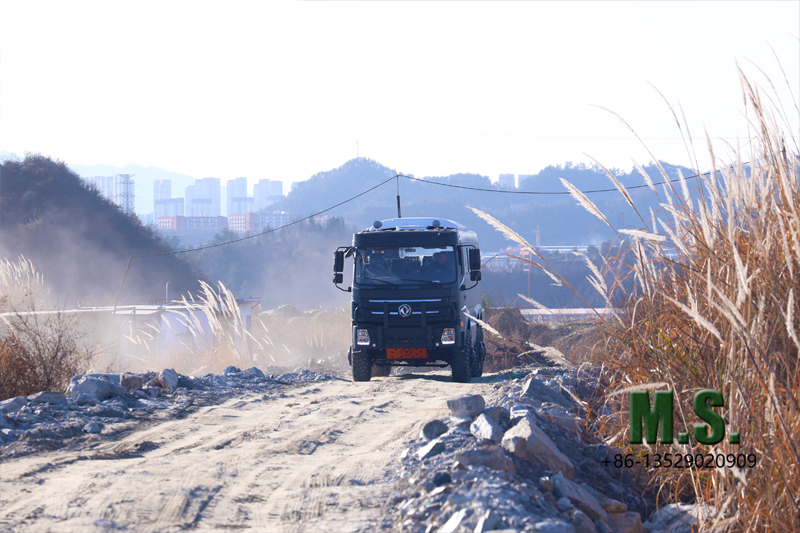 Dongfeng 6x6 foot-road bust 