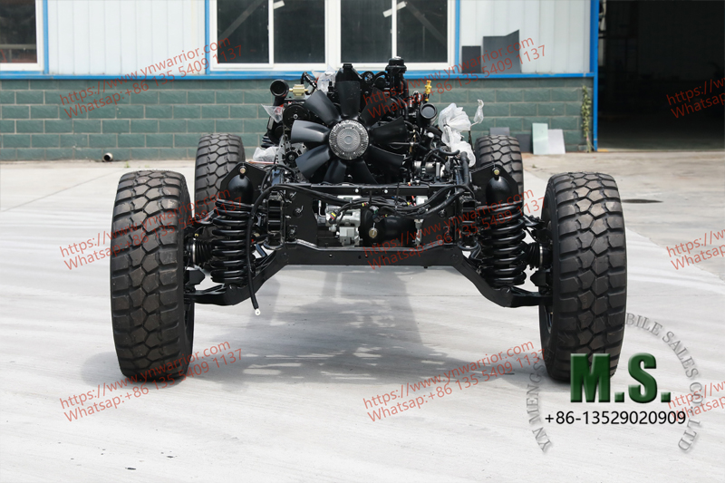 အစုံအလင် 0 န်ထမ်းဆောင်သည့်တရုတ်စစ်တပ်၏လက်အောက်ခံ Cummins Chassis ၏လက်အောက်ခံ Cummins 