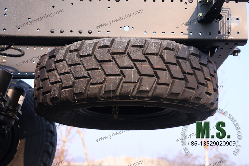 ဒေါင်ဖန် 6x6 ရှည်လျားသောနှာခေါင်းထရပ်ကားကိုယ်ထည်နှင့် တက္ကစီအစိုင်အခဲ တောင့်တင်းသောကိုယ်ထည် 