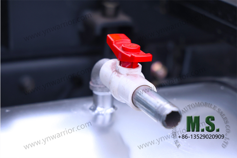 dongfeng 6x6 off-road dump truck လေဆလင်ဒါထိုးဆိပ်ကမ်း dongfeng 6x6 off-road dump truck- vent 