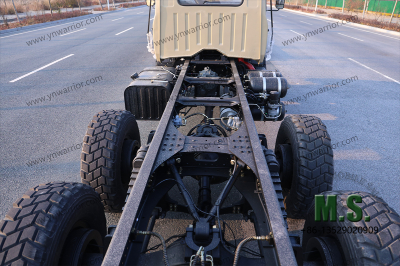 PTO ပါသော တက္ကစီပါရှိသော 6x6 ရှည်လျားသော နှာခေါင်းထရပ်ကား ကိုယ်ထည်နှင့် 