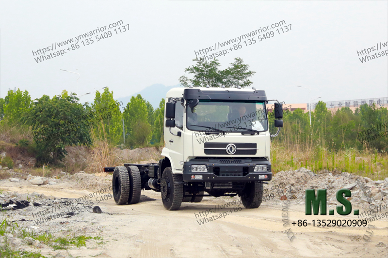 Dongfeng 4x4 စိတ်ကြိုက် Webbase Truck Truck Charbase Truck Charbase Heavy Trusted 