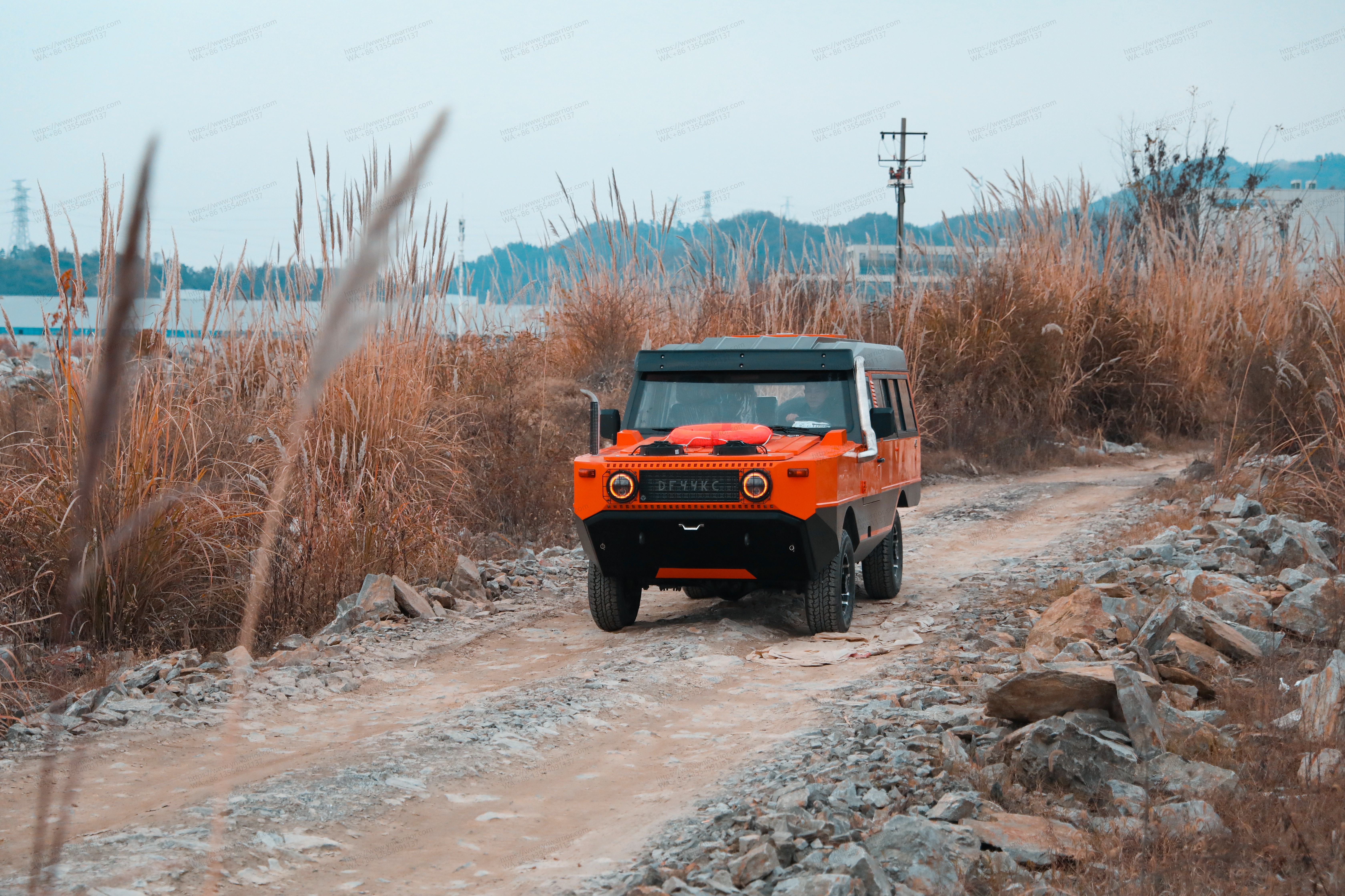 တရုတ် 4x4 လမ်းဘေးယာဉ်များစိတ်ကြိုက်ပြုပြင်ပြောင်းလဲရေး 