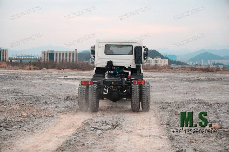 T0]} {T0]} 4x2 Dump Truck ရွှံ့ပေါ်တွင် chassis 