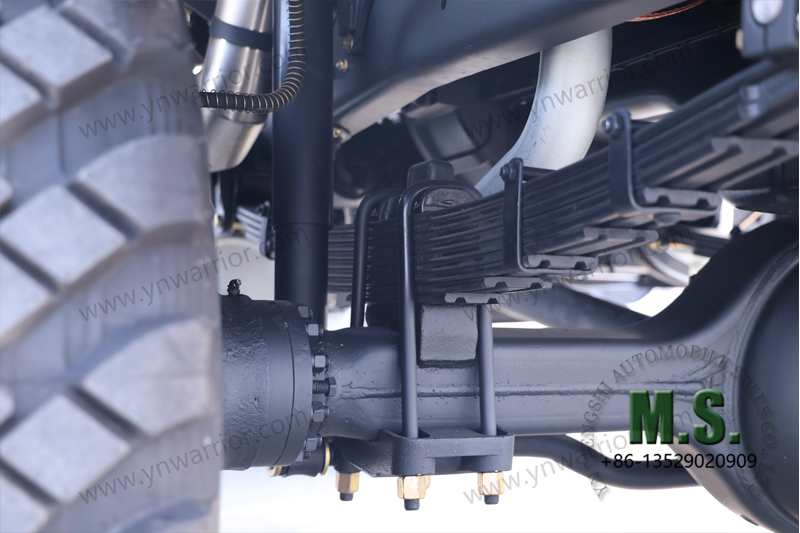 ဆွဲချိတ်၏ Dongfeng 11-ton 6x6 off-road ထရပ်ကား 