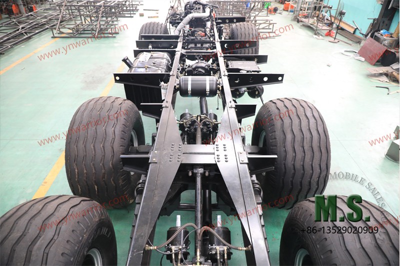 6x6 off-road ကြီးမားသောလှိမ့်ကိုယ်ထည်ထုတ်လုပ်သူ တိုက်ရိုက် 