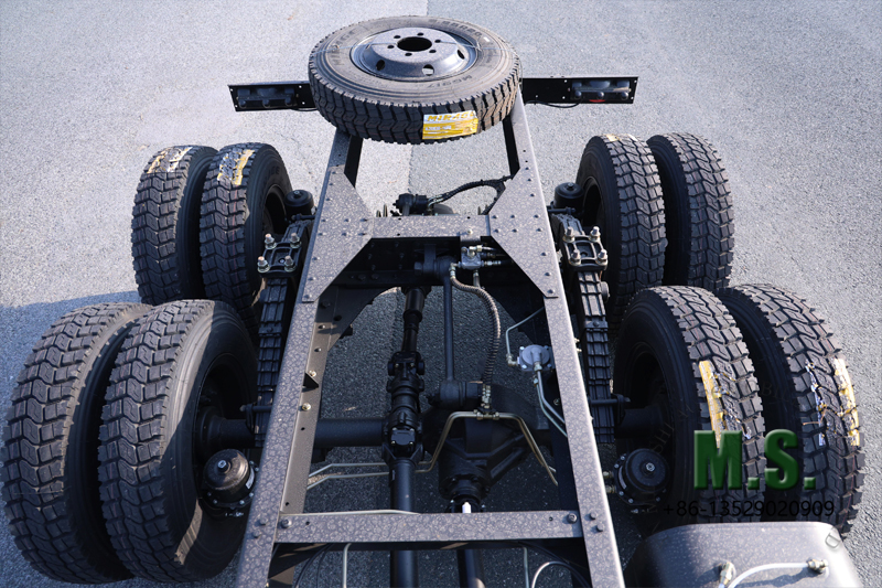 Dongfeng 6x6 လမ်းကြမ်းထရပ်ကားကိုယ်ထည်သည် တက္ကစီအောက်ခြေအသေးစိတ်များ 