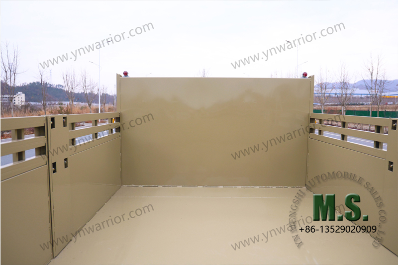 dongfeng 6x6 လမ်းကြမ်းအမှိုက်ပုံး ကုန်တင်သေတ္တာ 