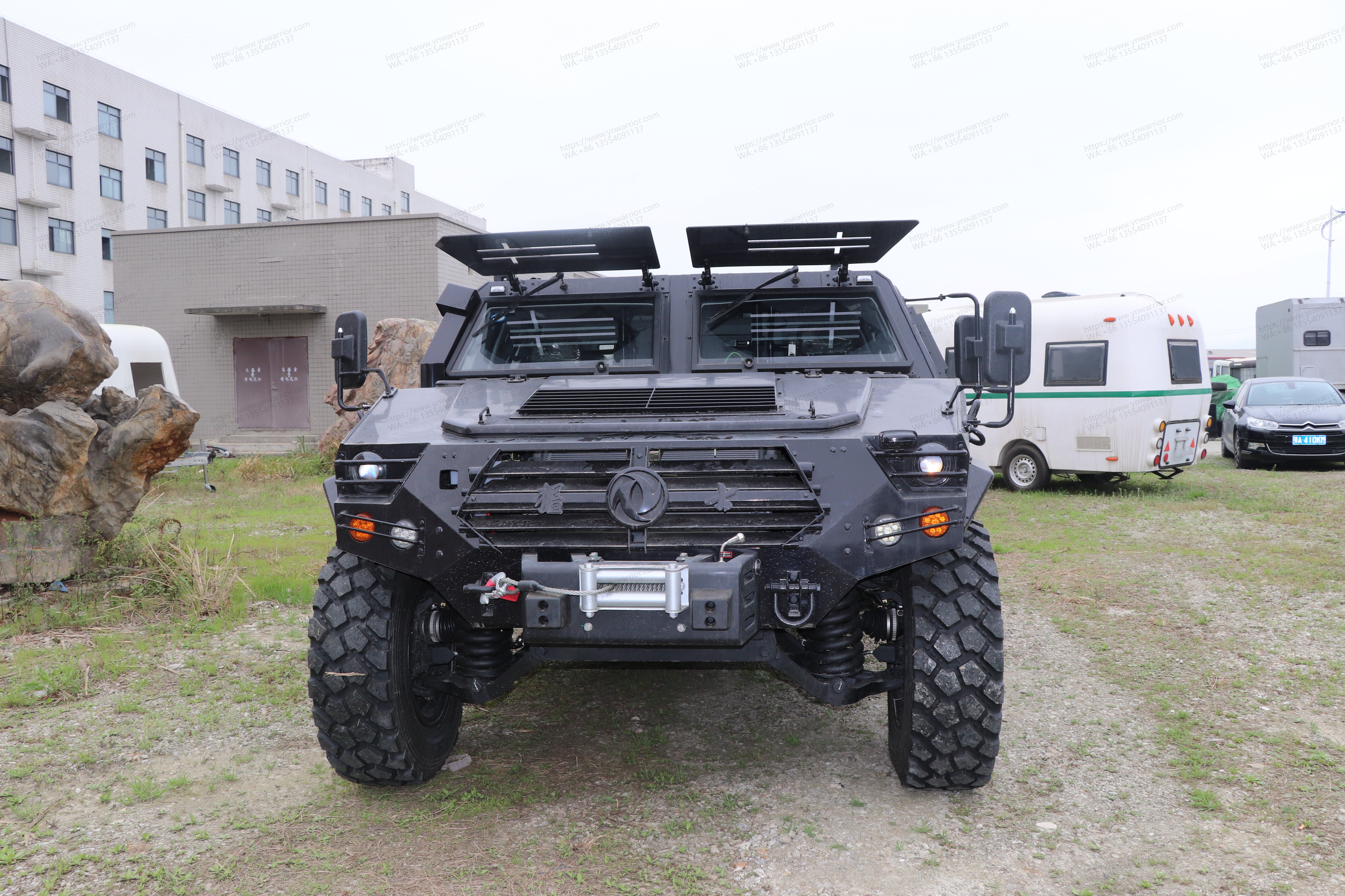 Dongfeng စစ်သူရဲ 4x4 Off-Road Armored မော်တော်ယာဉ်