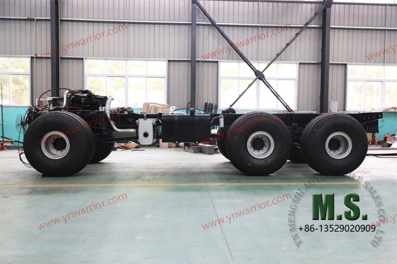 6x6 off-road ဧရာမလှိမ့်ကိုယ်ထည် 375-မြင်းကောင်ရေအင်ဂျင် 