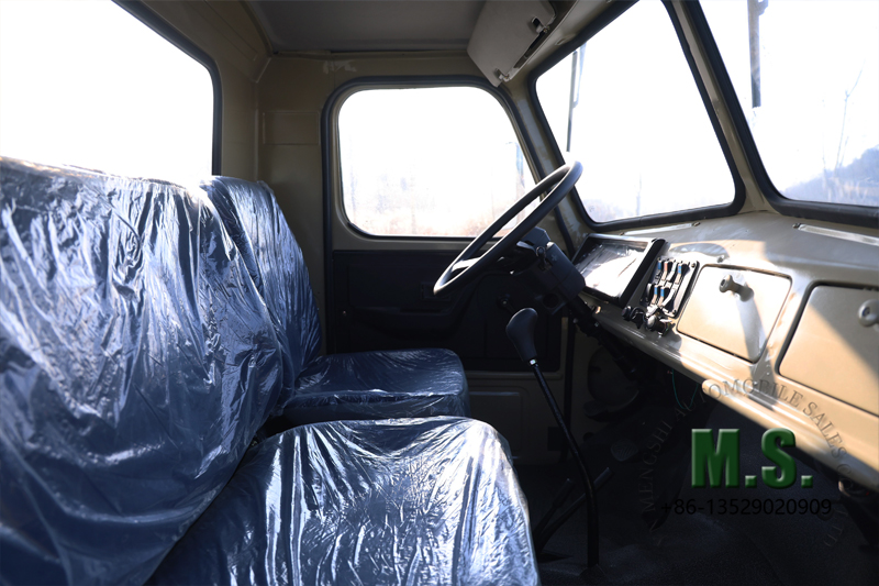 Dongfeng တက္ကစီအတွင်းပိုင်းရှိ 6x6 လမ်းကြမ်းထရပ်ကားကိုယ်ထည် 