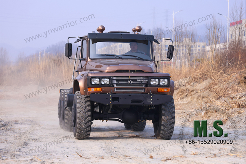 Dongfeng 11-ton 6x6 off-road ထရပ်ကား နောက်တာယာ အနက်ရောင်-ရွှေရောင် 