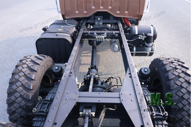 Dongfeng 11-တန် 6x6 လမ်းကြမ်းထရပ်ကား တစ်ခုတည်း နောက်တာယာ superstructure area 